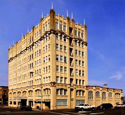 John Jacob Astor Hotel - Astoria man invented cable TV | Offbeat Oregon History - Sep 19, 2011 ... This photo of the John Jacob Astor Hotel in downtown Astoria shows the building   that was used for the first cable TV system, just after World