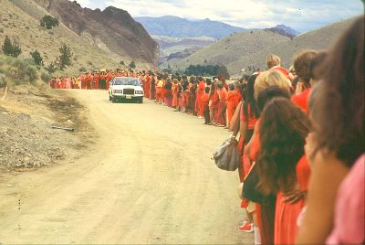 The Bhagwan drives by a group of disciples during Rajneeshpuram era. Photo from Akash Asvin Arjun's blog.