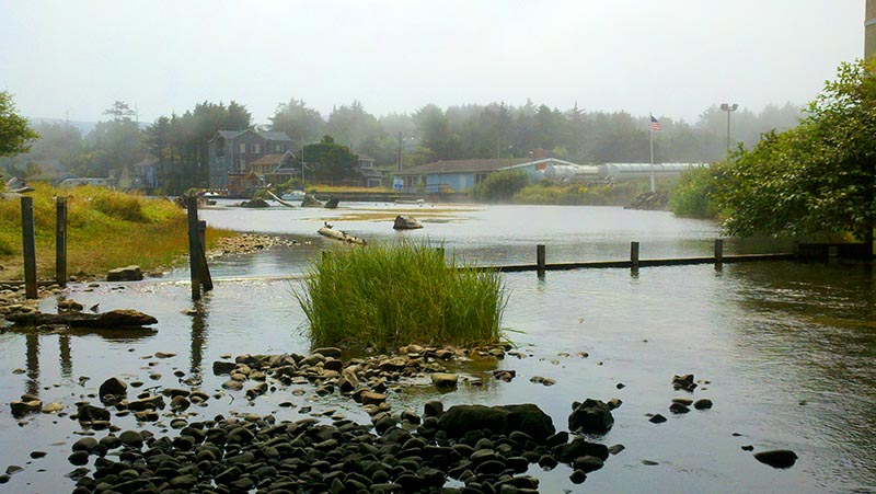 A roadside sign proclaims the D River as the world's shortest. Photo courtesy www.oregoncoasttoday.com