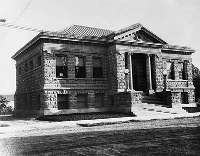 Carnegie library in Baker City, Oregon, photographed around 1940.