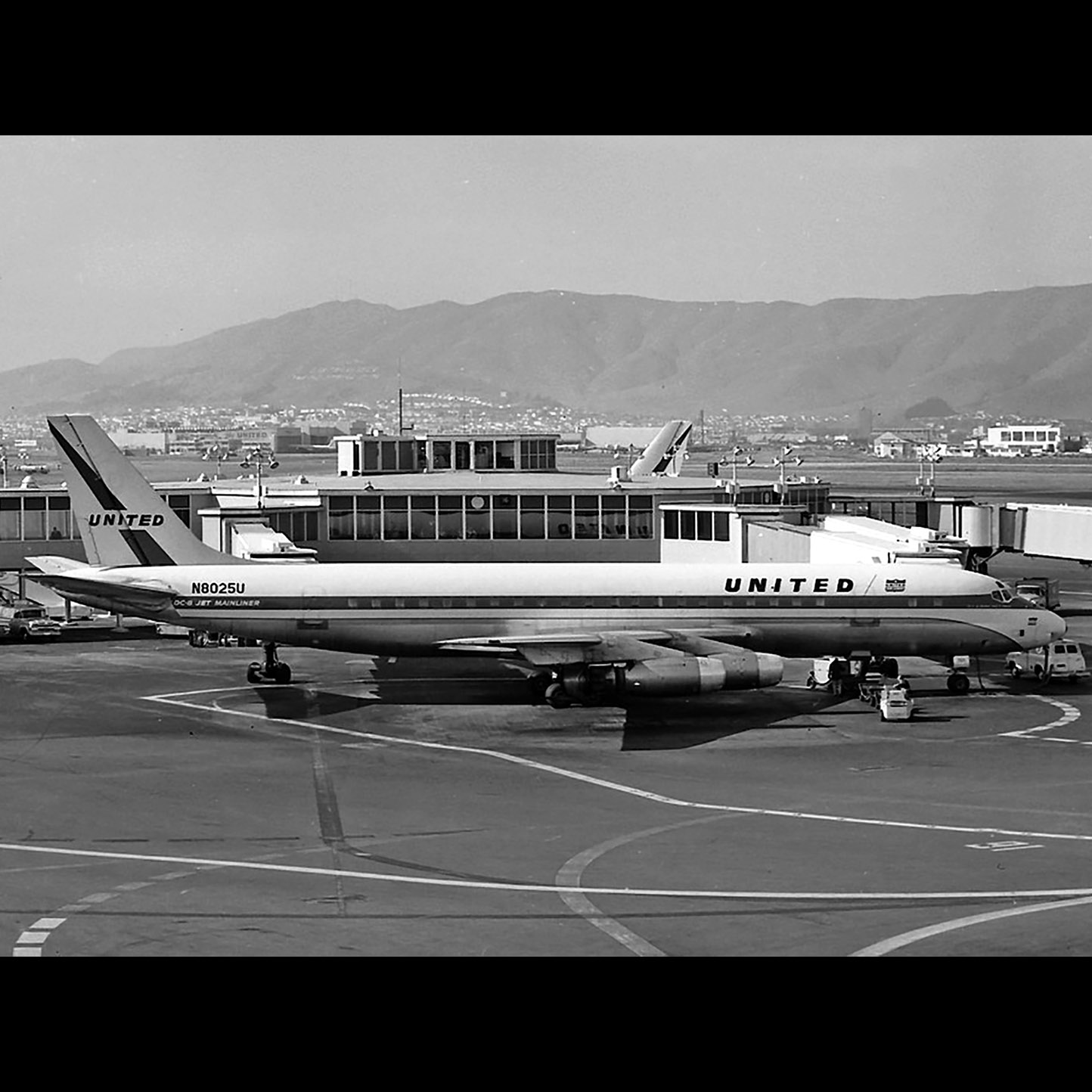 Jumbo jet landed at tiny rural airport by mistake episode artwork