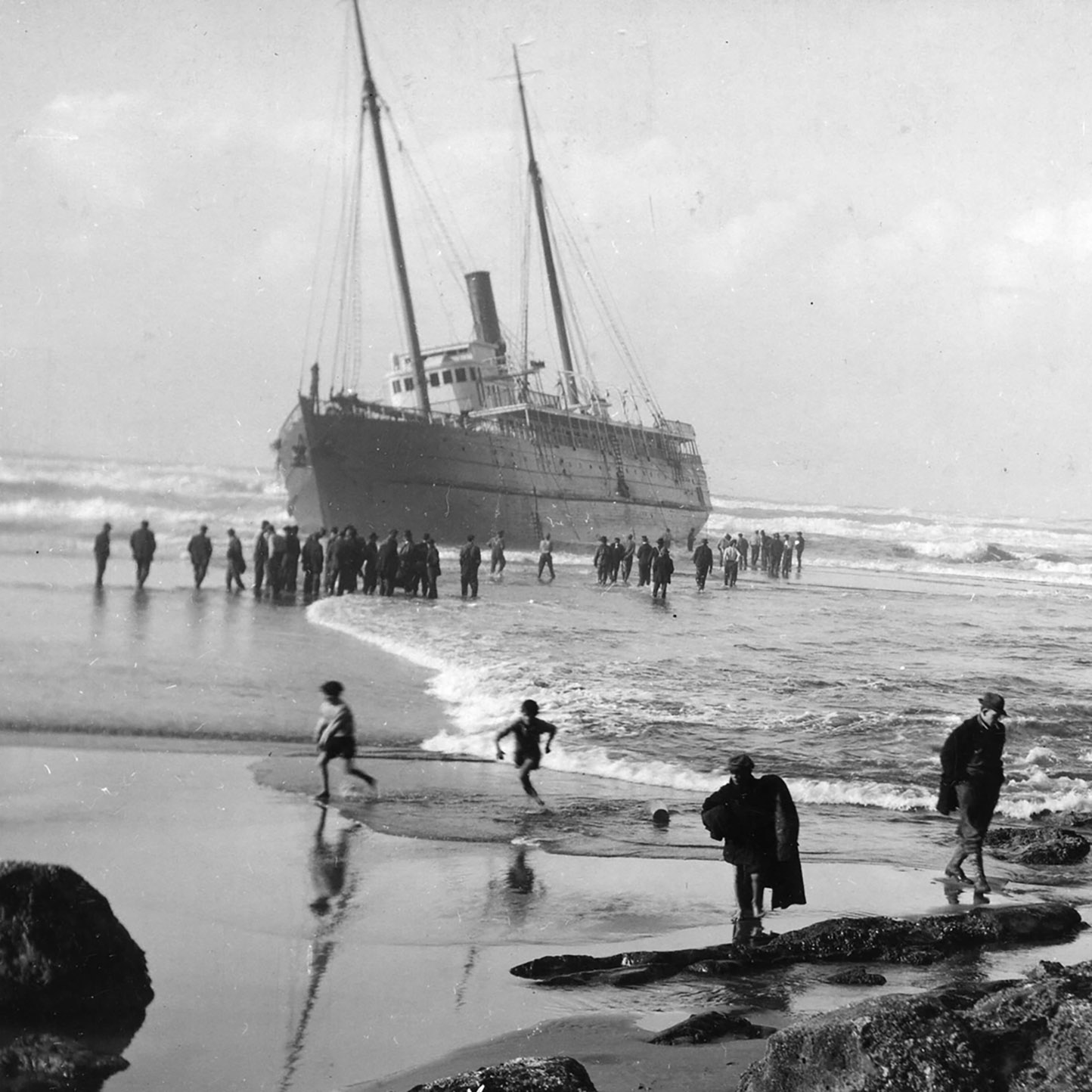 Drunk looting party broke out at scene of shipwreck